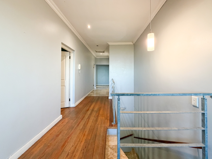 3 Bedroom Property for Sale in Vredehoek Western Cape